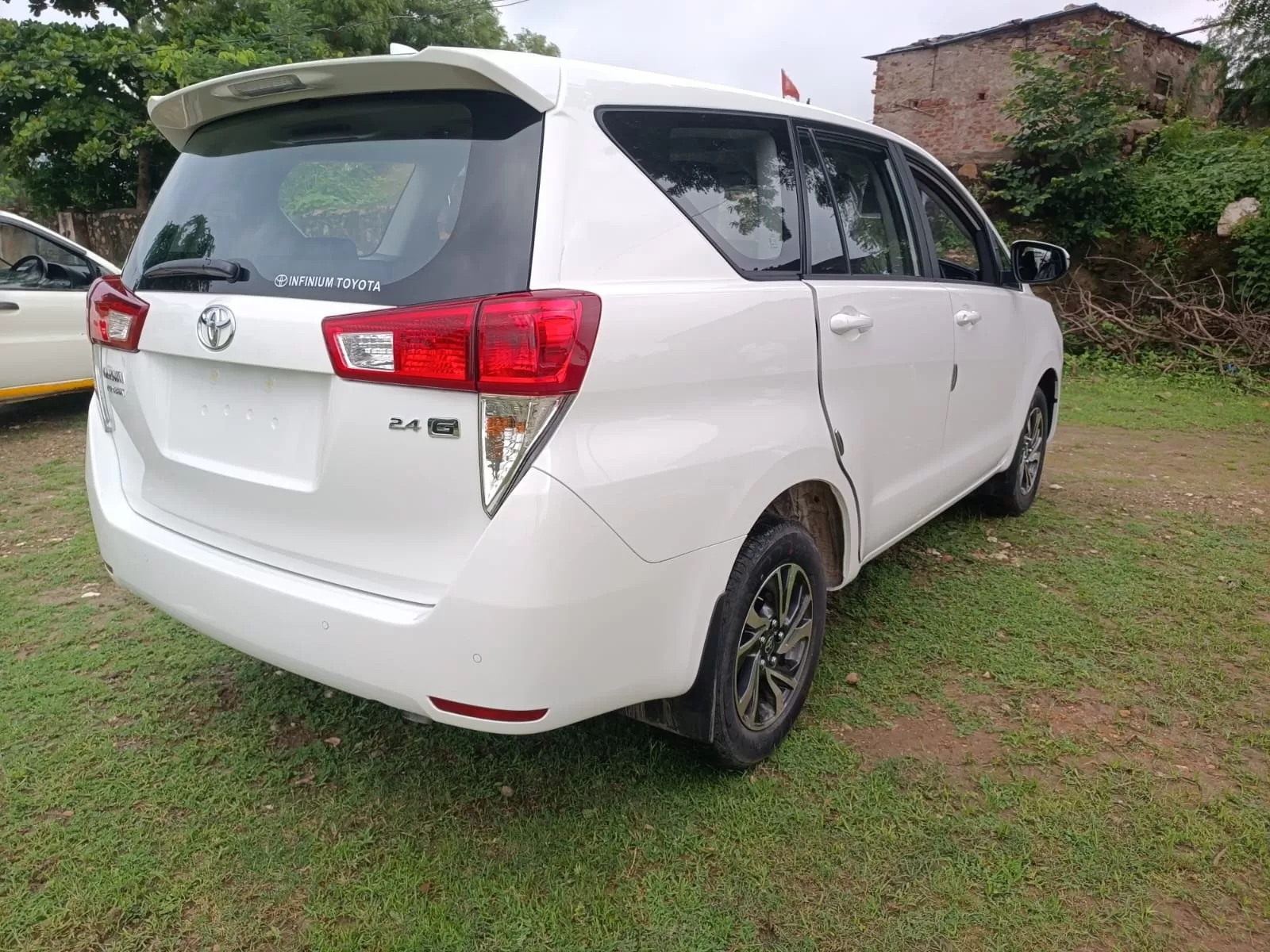 Book Innova Crysta on rent in Ahmedabad @ Rs. 18/km | Innova car hire in Ahmedabad